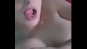 Vorbeste in romana si isi filmeaza pizda