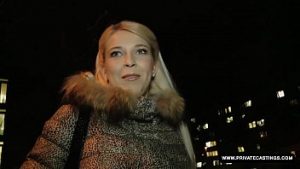 Karol abordata noaptea si platita pentru sex