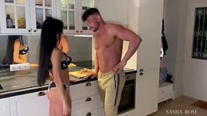 Iubita romanca cu cur de brazilianca sex cu prietenu culturist