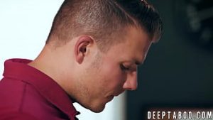 Christina penetrata in vagin de un student cu pula mare