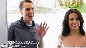 Mama vitrega se masturbeaza cand fiica e fututa de iubit