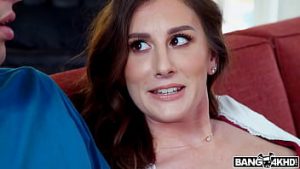 Mama isi arata pizda si suge pula fiului