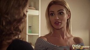 Barbat matur la masaj supt si futut de doua terapeute sexy