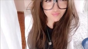 O mamica singurica filmata cand se masturbeaza