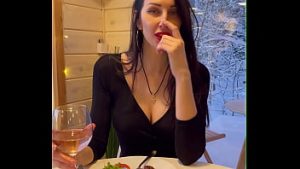 Invitata la restaurat si la hotel pentru sex