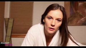 Frumoasa Mary excitata noaptea si fututa de un amic