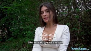 Nimfomana la 19 ani face sex pe strada pentru bani