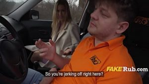 Isi face laba in masina si e futut de clienta