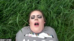 O grasa suge pula si e fututa in parc