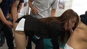 Asiatica in tren luata la pula in grup