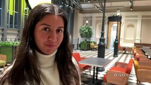 Sex in toaleta de la mall si sperma pe buci