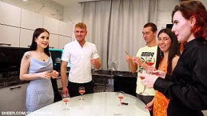 Grup de studenti isi dau intalnire pentru orgie