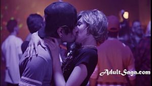 Maya abordata si fututa in club