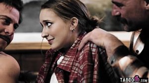 Dezvirginata la 18 ani de doi barbati