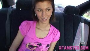 Dubla penetrare in statie de autobuz cu fata nimfomana