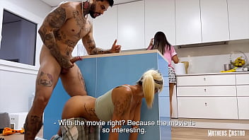 Doarme cu iubita si face sex cu amanta nimfomana