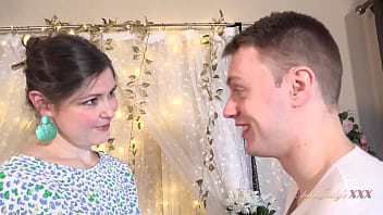 Aurora este o milfa de 40 ani care face sex cu pustan