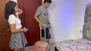 Doarme in pat cu sora si o fute in vaginul mic