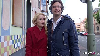 Cuplu primeste bani pentru ca sotia sa se futa in cur