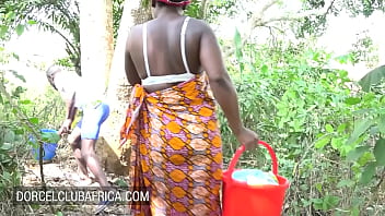 Cuplu de Africani filmati cand fac sex in padure