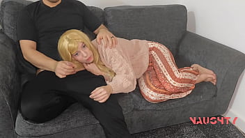 Ii da o muie cand doarme si blonda vrea futai