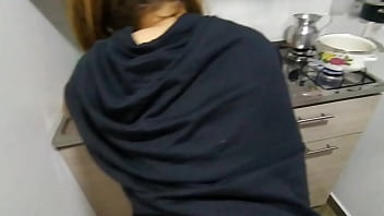 Sex in bucatarie cand spala vase si sperma pe buci