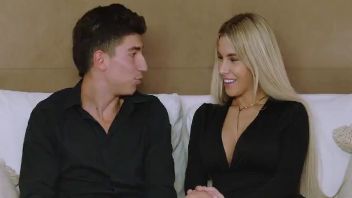 Ema Karter suge pula bine si face sex in toate pozitiile