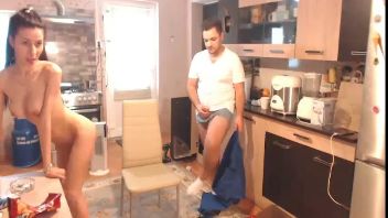 Porno romanesc la videochat cu un cuplu care fac sex