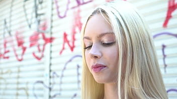 Scena de sex filmata cu o blonda tanara la casting