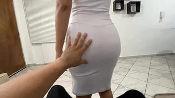 Are bucile mari si face sex imbracata