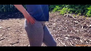 Babe Dimitrescu se fute in padure cu sotul ei