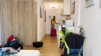 Intoarsa din delegatie face sex cu sotu si inghite sperma