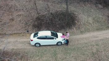 Laura Quest suge pula si face sex in padure