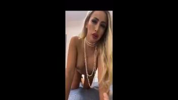 Infinity Queen porno in limba romana cand se masturbeaza