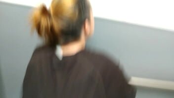 Oral si futai scurt in toaleta de la birou