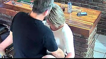 Ametita de alcool face sex la bar cu patronu