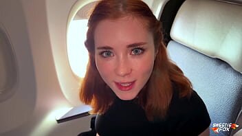 Frumoasa domnita cu fundul mare cunoscuta in avion si fututa la hotel