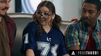 Laura e nimfomana si face sex cu doi barbati