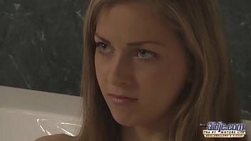 26 de minute de sex in jacuzzi cu iubita tanara