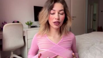 Romanca sexy buna de pula se masturbeaza