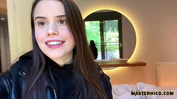 Tanara escorta se fute doar in gaoaza