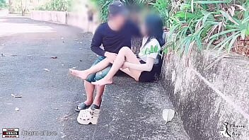 Filmati pe ascuns cu telefonu cand fac sex imbracati pe strada