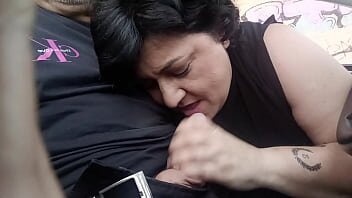 Maia este centurista si suge pula in masina