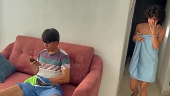 Prins facand laba si futut de colega iesita din dus