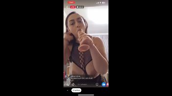 Miruna Jade baga dildo adanc in gura