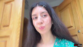 Face oral neprotejat si e stropita pe fata cu sloboz