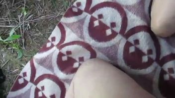 Romanca matura de 53 de ani fututa in padure