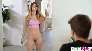 Tanara frumoasa in pizda goala vrea pula colegului