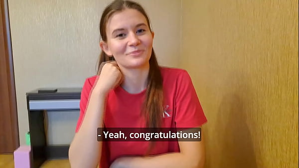 Sta in genunchi si suge toata pula pana simte sperma calda in gura