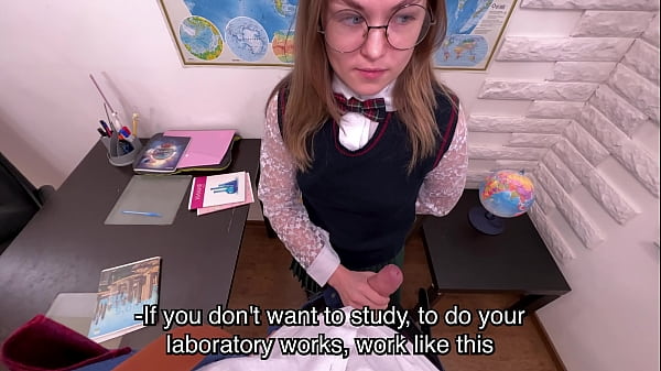 Studenta sex imbracata pe catedra cu profesor pervers